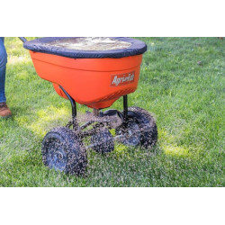 Druskos / trąšų barstytuvas, stumiamas, 60 kg, 450548