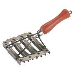 Metalinės kario šukos 11x12,5 cm 1810KER