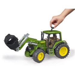 John Deere 6920 su priekiniu krautuvu U02052